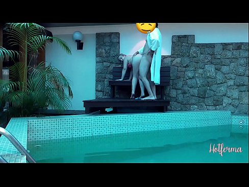 ❤️ Bòs envite sèvant nan pisin lan, men li pa t 'kapab reziste yon cho ❌ Videyo anal nan ht.pornma-com.ru