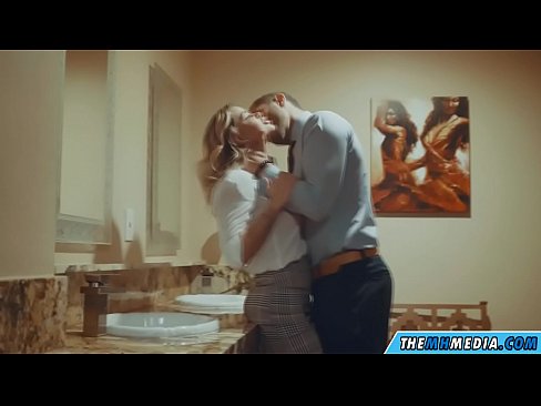 ❤️ Lè yon blond bèl sedui ou nan yon twalèt piblik ❌ Videyo anal nan ht.pornma-com.ru
